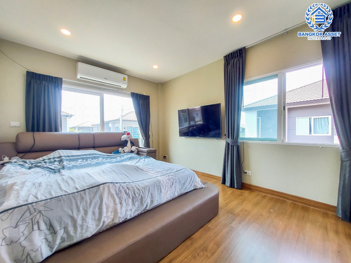 *****บ้านเดี่ยวมือสองปทุมธานี โครงการ เซนโทร ชัยพฤกษ์345 เนื้อที่กว้างเกือบ 51 ตร.ว. ฟังก์ชัน 4 ห้องนอน 3 ห้องน้ำ 2 ที่จอดรถ แถมฟรี! 3 เครื่องปรับอากาศ 1 เครื่องทำน้ำอุ่น บนทำเลแห่งการเดินทาง เชื่อมต่อถนน 345, ถนนสะพานนนทบุรี – บางบัวทอง, ถนนศรีสมาน จองด่วน!