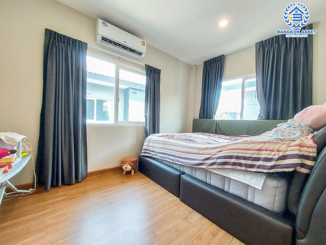 *****บ้านเดี่ยวมือสองปทุมธานี โครงการ เซนโทร ชัยพฤกษ์345 เนื้อที่กว้างเกือบ 51 ตร.ว. ฟังก์ชัน 4 ห้องนอน 3 ห้องน้ำ 2 ที่จอดรถ แถมฟรี! 3 เครื่องปรับอากาศ 1 เครื่องทำน้ำอุ่น บนทำเลแห่งการเดินทาง เชื่อมต่อถนน 345, ถนนสะพานนนทบุรี – บางบัวทอง, ถนนศรีสมาน จองด่วน!