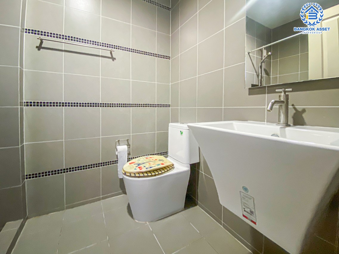 ทาวน์เฮ้าส์มือสองปทุมธานี โครงการ ฮาบิทาวน์ โฟลด์ ติวานนท์-แจ้งวัฒนะ เนื้อที่กว้างเกือบ 22 ตร.ว. ฟังก์ชัน 3 ห้องนอน 2 ห้องน้ำ 2 ที่จอดรถ แถมฟรี! 3 เครื่องปรับอากาศ และ 2 ตู้เสื้อผ้า บนทำเลติด ถนนติวานนท์ ใกล้ทางด่วน "ศรีสมาน" ในราคาพิเศษสุดในย่าน!