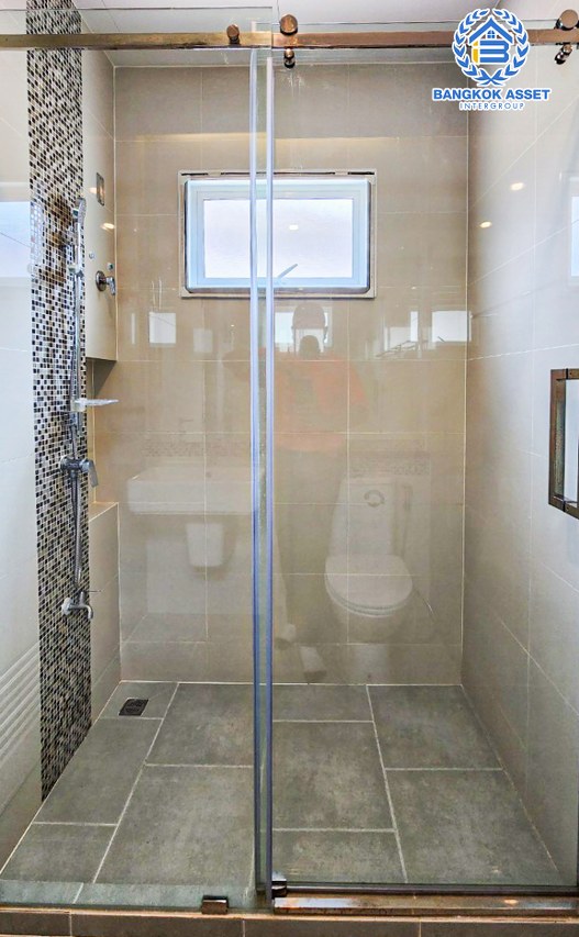 บ้านแฝดมือสองนครปฐม โครงการ อิคอนเนเจอร์ ศาลายา เนื้อที่กว้าง 37.1 ตร.ว. ฟังก์ชัน 3 ห้องนอน 3 ห้องน้ำ 2 ที่จอดรถ บ้านไม่เคยเข้าอยู่ ต่อเติมหลังคา และภายในเรียบร้อย บนทำเลติด ถนนศาลายา-นครชัยศรี เชื่อมต่อ ถนนพุทธมณฑลสาย 5, ถนนบรมราชชนนี ใกล้ ม.มหามกุฏฯ ศาลายา