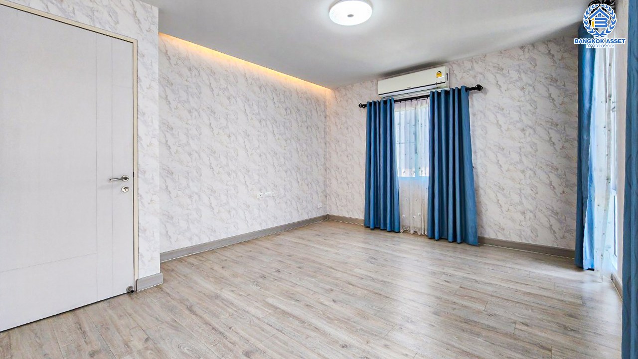 บ้านแฝดมือสองนครปฐม โครงการ อิคอนเนเจอร์ ศาลายา เนื้อที่กว้าง 37.1 ตร.ว. ฟังก์ชัน 3 ห้องนอน 3 ห้องน้ำ 2 ที่จอดรถ บ้านไม่เคยเข้าอยู่ ต่อเติมหลังคา และภายในเรียบร้อย บนทำเลติด ถนนศาลายา-นครชัยศรี เชื่อมต่อ ถนนพุทธมณฑลสาย 5, ถนนบรมราชชนนี ใกล้ ม.มหามกุฏฯ ศาลายา