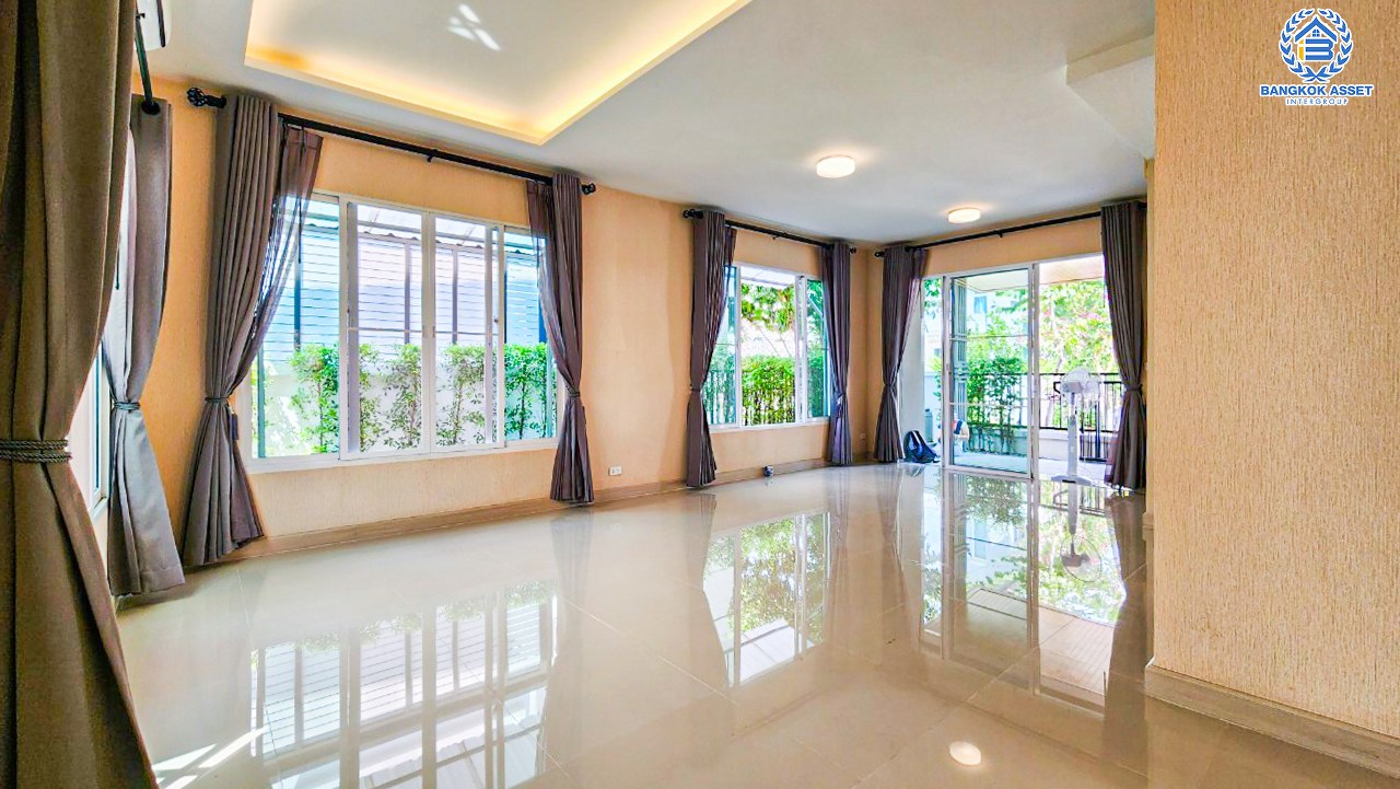 บ้านแฝดมือสองนครปฐม โครงการ อิคอนเนเจอร์ ศาลายา เนื้อที่กว้าง 37.1 ตร.ว. ฟังก์ชัน 3 ห้องนอน 3 ห้องน้ำ 2 ที่จอดรถ บ้านไม่เคยเข้าอยู่ ต่อเติมหลังคา และภายในเรียบร้อย บนทำเลติด ถนนศาลายา-นครชัยศรี เชื่อมต่อ ถนนพุทธมณฑลสาย 5, ถนนบรมราชชนนี ใกล้ ม.มหามกุฏฯ ศาลายา