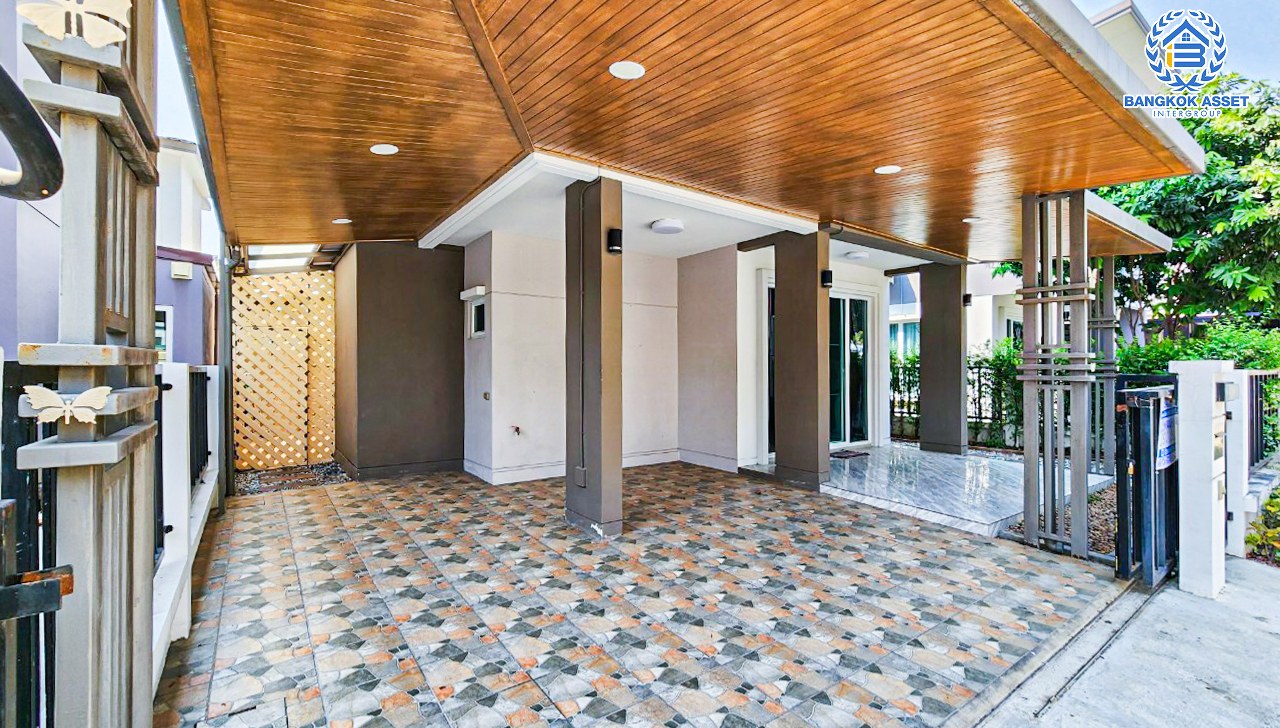 บ้านแฝดมือสองนครปฐม โครงการ อิคอนเนเจอร์ ศาลายา เนื้อที่กว้าง 37.1 ตร.ว. ฟังก์ชัน 3 ห้องนอน 3 ห้องน้ำ 2 ที่จอดรถ บ้านไม่เคยเข้าอยู่ ต่อเติมหลังคา และภายในเรียบร้อย บนทำเลติด ถนนศาลายา-นครชัยศรี เชื่อมต่อ ถนนพุทธมณฑลสาย 5, ถนนบรมราชชนนี ใกล้ ม.มหามกุฏฯ ศาลายา