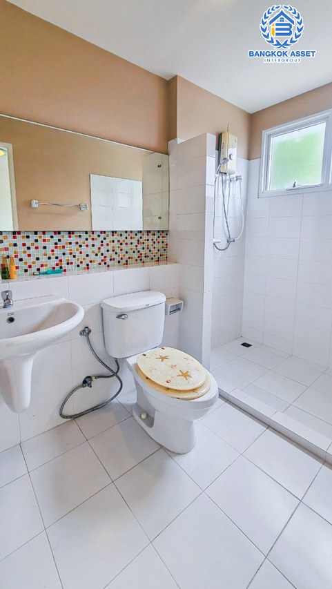 ทาวน์โฮมมือสองนนทบุรี โครงการ เดอะเทอเรส ติวานนท์ หลังมุม! เนื้อที่กว้าง 22 ตร.ว. ฟังก์ชัน 3 ห้องนอน 4 ห้องน้ำ 2 ที่จอดรถ แถมฟรี! 2 เครื่องทำน้ำอุ่น บนทำเลเยี่ยม เชื่อมต่อถนนติวานนท์, ถนนรัตนาธิเบศร์ 800 เมตรถึงรถไฟฟ้าสายสีม่วง "สถานีกระทรวงสาธารณะสุข" แถมใกล้ทางด่วน "งามวงศ์วาน" จองเลย!