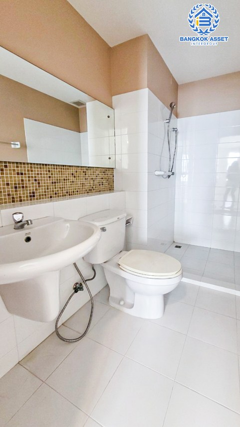 ทาวน์โฮมมือสองนนทบุรี โครงการ เดอะเทอเรส ติวานนท์ หลังมุม! เนื้อที่กว้าง 22 ตร.ว. ฟังก์ชัน 3 ห้องนอน 4 ห้องน้ำ 2 ที่จอดรถ แถมฟรี! 2 เครื่องทำน้ำอุ่น บนทำเลเยี่ยม เชื่อมต่อถนนติวานนท์, ถนนรัตนาธิเบศร์ 800 เมตรถึงรถไฟฟ้าสายสีม่วง "สถานีกระทรวงสาธารณะสุข" แถมใกล้ทางด่วน "งามวงศ์วาน" จองเลย!