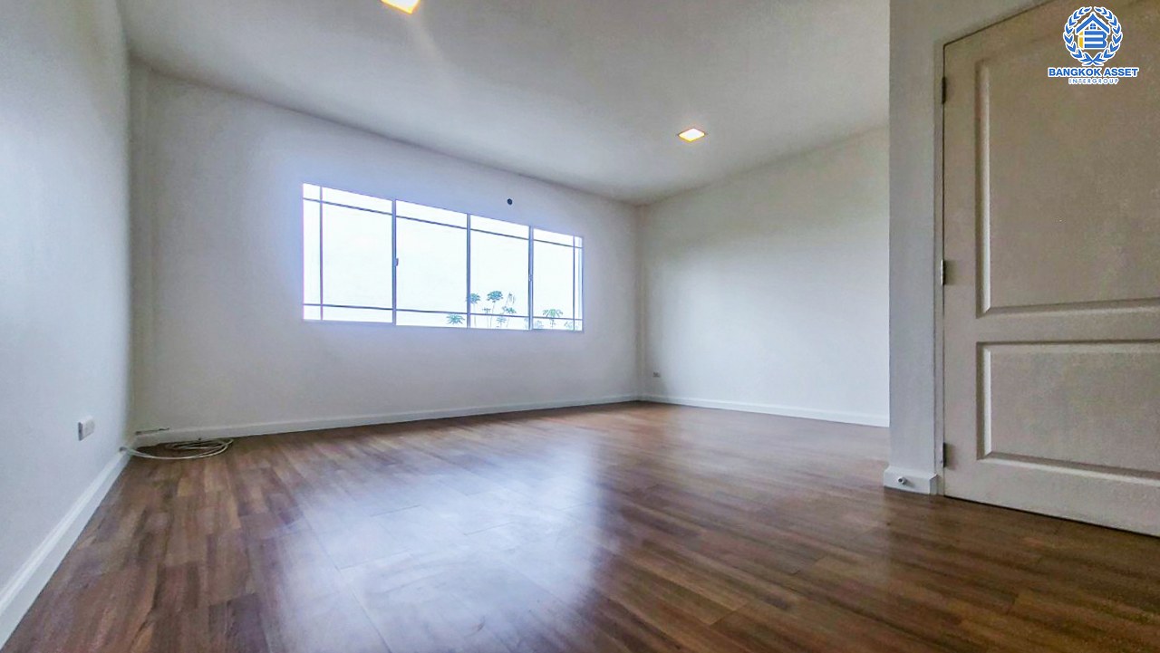 ทาวน์โฮมมือสองนนทบุรี โครงการ เดอะเทอเรส ติวานนท์ หลังมุม! เนื้อที่กว้าง 22 ตร.ว. ฟังก์ชัน 3 ห้องนอน 4 ห้องน้ำ 2 ที่จอดรถ แถมฟรี! 2 เครื่องทำน้ำอุ่น บนทำเลเยี่ยม เชื่อมต่อถนนติวานนท์, ถนนรัตนาธิเบศร์ 800 เมตรถึงรถไฟฟ้าสายสีม่วง "สถานีกระทรวงสาธารณะสุข" แถมใกล้ทางด่วน "งามวงศ์วาน" จองเลย!