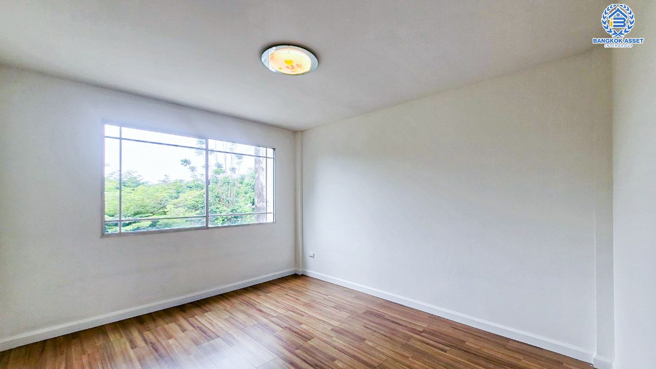 ทาวน์โฮมมือสองนนทบุรี โครงการ เดอะเทอเรส ติวานนท์ หลังมุม! เนื้อที่กว้าง 22 ตร.ว. ฟังก์ชัน 3 ห้องนอน 4 ห้องน้ำ 2 ที่จอดรถ แถมฟรี! 2 เครื่องทำน้ำอุ่น บนทำเลเยี่ยม เชื่อมต่อถนนติวานนท์, ถนนรัตนาธิเบศร์ 800 เมตรถึงรถไฟฟ้าสายสีม่วง "สถานีกระทรวงสาธารณะสุข" แถมใกล้ทางด่วน "งามวงศ์วาน" จองเลย!