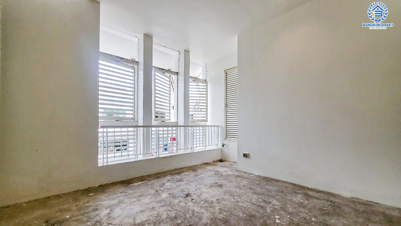 ทาวน์โฮมมือสองนนทบุรี โครงการ เดอะเทอเรส ติวานนท์ หลังมุม! เนื้อที่กว้าง 22 ตร.ว. ฟังก์ชัน 3 ห้องนอน 4 ห้องน้ำ 2 ที่จอดรถ แถมฟรี! 2 เครื่องทำน้ำอุ่น บนทำเลเยี่ยม เชื่อมต่อถนนติวานนท์, ถนนรัตนาธิเบศร์ 800 เมตรถึงรถไฟฟ้าสายสีม่วง "สถานีกระทรวงสาธารณะสุข" แถมใกล้ทางด่วน "งามวงศ์วาน" จองเลย!