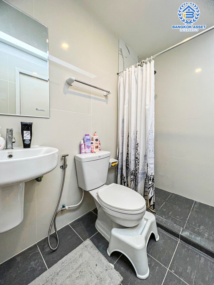 *****ทาวน์เฮ้าส์มือสอง โครงการ คิวดิสทริค สุขสวัสดิ์-วงแหวนพระราม3 เนื้อที่ 18.40 ตร.ว. ฟังก์ชัน 3 ห้องนอน 2 ห้องน้ำ 2 ที่จอดรถ ภายในสภาพดีมาก บนทำเลเดินทางสะดวก เชื่อมต่อถนนสุขสวัสดิ์ ถนนกาญจณาภิเษก ใกล้เซ็นทรัล พระราม2  และจุดขึ้นทางด่วน "สุขสวัสดิ์"