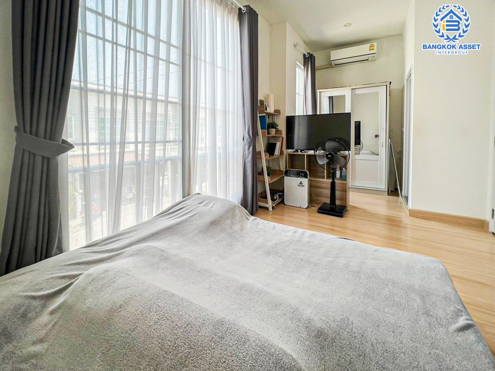 *****ทาวน์เฮ้าส์มือสอง โครงการ คิวดิสทริค สุขสวัสดิ์-วงแหวนพระราม3 เนื้อที่ 18.40 ตร.ว. ฟังก์ชัน 3 ห้องนอน 2 ห้องน้ำ 2 ที่จอดรถ ภายในสภาพดีมาก บนทำเลเดินทางสะดวก เชื่อมต่อถนนสุขสวัสดิ์ ถนนกาญจณาภิเษก ใกล้เซ็นทรัล พระราม2  และจุดขึ้นทางด่วน "สุขสวัสดิ์"