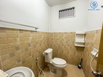 *****ทาวน์เฮ้าส์มือสอง ในชุมชนพินิจสินละออ เนื้อที่กว้าง 17 ตร.ว. ฟังก์ชัน 2 ห้องนอน 2 ห้องน้ำ 1 ที่จอดรถ บ้านสภาพดีมาก บนทำเลเดินทางสะดวก เชื่อมต่อถนนกำแพงเพชร6 ถนนแจ้งวัฒนะ ถนนโกสุมรวมใจ ใกล้รถไฟฟ้าสายสีแดง "สถานีการเคหะ" และจุดขึ้นทางด่วน "อุตราภิมุข"