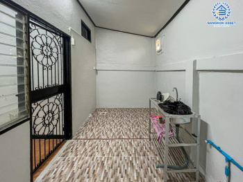 *****ทาวน์เฮ้าส์มือสอง ในชุมชนพินิจสินละออ เนื้อที่กว้าง 17 ตร.ว. ฟังก์ชัน 2 ห้องนอน 2 ห้องน้ำ 1 ที่จอดรถ บ้านสภาพดีมาก บนทำเลเดินทางสะดวก เชื่อมต่อถนนกำแพงเพชร6 ถนนแจ้งวัฒนะ ถนนโกสุมรวมใจ ใกล้รถไฟฟ้าสายสีแดง "สถานีการเคหะ" และจุดขึ้นทางด่วน "อุตราภิมุข"