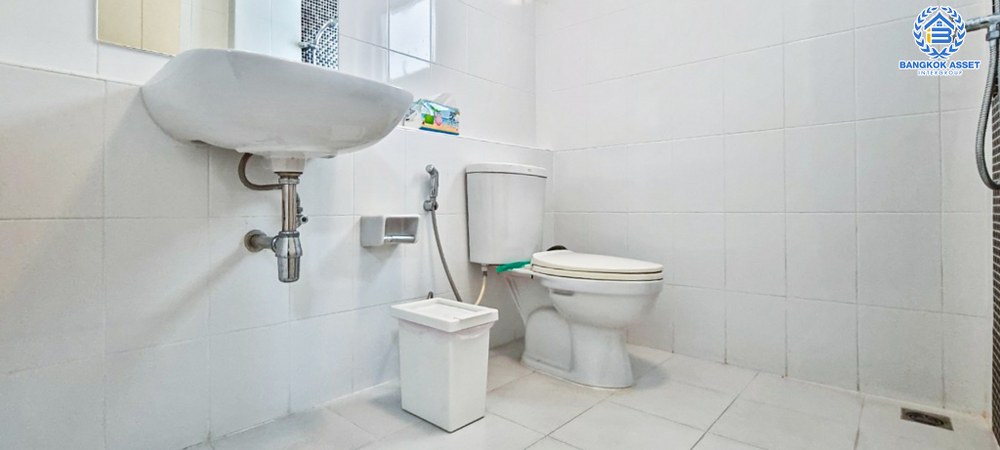 บ้านแฝดมือสอง โครงการ แกรนด์พลีโน่ สุขสวัสดิ์ ใกล้ถนนเมน เนื้อที่ 35.70 ตร.ว. ฟังก์ชัน 3 ห้องนอน 2 ห้องน้ำ 2 ที่จอดรถ พื้นที่กว้าง หน้าบ้านไม่ชนใคร พร้อมเข้าอยู่ บนทำเลเดินทางสะดวก เชื่อมต่อถนนประชาอุทิศ ถนนพุทธบูชา ถนนพระราม2 ใกล้รถไฟฟ้าสายสีม่วง และจุดขึ้นทางด่วน "สุขสวัสดิ์"...