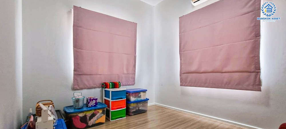 บ้านแฝดมือสอง โครงการ แกรนด์พลีโน่ สุขสวัสดิ์ ใกล้ถนนเมน เนื้อที่ 35.70 ตร.ว. ฟังก์ชัน 3 ห้องนอน 2 ห้องน้ำ 2 ที่จอดรถ พื้นที่กว้าง หน้าบ้านไม่ชนใคร พร้อมเข้าอยู่ บนทำเลเดินทางสะดวก เชื่อมต่อถนนประชาอุทิศ ถนนพุทธบูชา ถนนพระราม2 ใกล้รถไฟฟ้าสายสีม่วง และจุดขึ้นทางด่วน "สุขสวัสดิ์"...