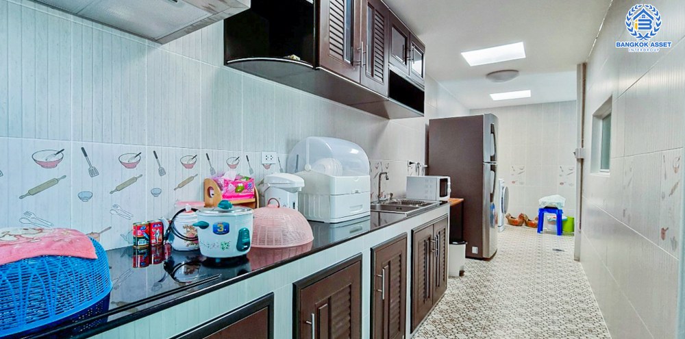 บ้านแฝดมือสอง โครงการ แกรนด์พลีโน่ สุขสวัสดิ์ ใกล้ถนนเมน เนื้อที่ 35.70 ตร.ว. ฟังก์ชัน 3 ห้องนอน 2 ห้องน้ำ 2 ที่จอดรถ พื้นที่กว้าง หน้าบ้านไม่ชนใคร พร้อมเข้าอยู่ บนทำเลเดินทางสะดวก เชื่อมต่อถนนประชาอุทิศ ถนนพุทธบูชา ถนนพระราม2 ใกล้รถไฟฟ้าสายสีม่วง และจุดขึ้นทางด่วน "สุขสวัสดิ์"...