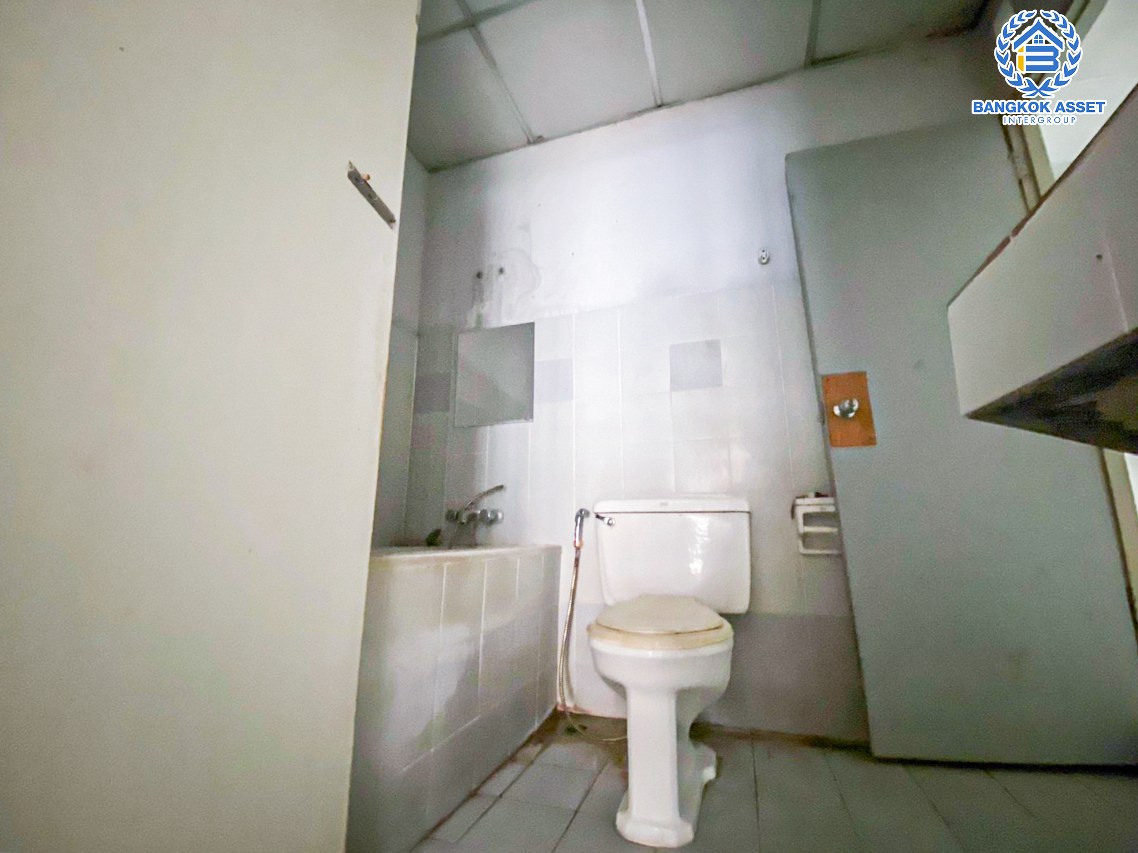 *****ทาวน์เฮ้าส์มือสองนนทบุรี หมู่บ้าน มนวดีพาร์ค วัดลาดปลาดุก เนื้อที่ 16 ตร.ว. ฟังก์ชัน 3 ห้องนอน 2 ห้องน้ำ 1 ที่จอดรถ บ้านพร้อมเข้าอยู่ บนทำเลเชื่อมต่อ ถนนกาญจนาภิเษก, ถนนรัตนาธิเบศร์ ใกล้รถไฟฟ้าสายสีม่วง "สถานีคลองบางไผ่" และทางด่วน "ศรีรัช" ห้ามพลาด!