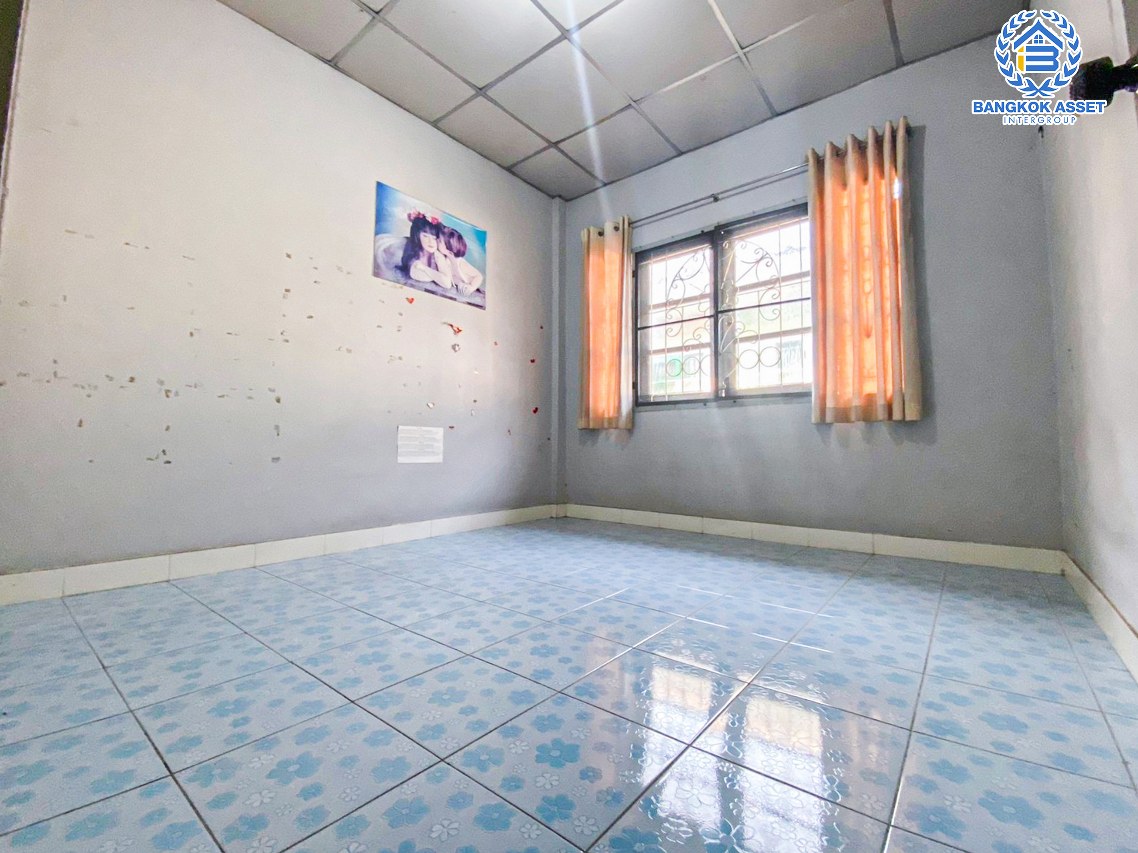 *****ทาวน์เฮ้าส์มือสองนนทบุรี หมู่บ้าน มนวดีพาร์ค วัดลาดปลาดุก เนื้อที่ 16 ตร.ว. ฟังก์ชัน 3 ห้องนอน 2 ห้องน้ำ 1 ที่จอดรถ บ้านพร้อมเข้าอยู่ บนทำเลเชื่อมต่อ ถนนกาญจนาภิเษก, ถนนรัตนาธิเบศร์ ใกล้รถไฟฟ้าสายสีม่วง "สถานีคลองบางไผ่" และทางด่วน "ศรีรัช" ห้ามพลาด!