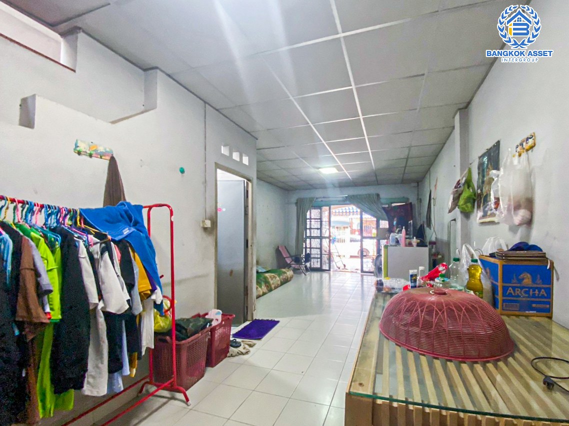 *****ทาวน์เฮ้าส์มือสองนนทบุรี หมู่บ้าน มนวดีพาร์ค วัดลาดปลาดุก เนื้อที่ 16 ตร.ว. ฟังก์ชัน 3 ห้องนอน 2 ห้องน้ำ 1 ที่จอดรถ บ้านพร้อมเข้าอยู่ บนทำเลเชื่อมต่อ ถนนกาญจนาภิเษก, ถนนรัตนาธิเบศร์ ใกล้รถไฟฟ้าสายสีม่วง "สถานีคลองบางไผ่" และทางด่วน "ศรีรัช" ห้ามพลาด!