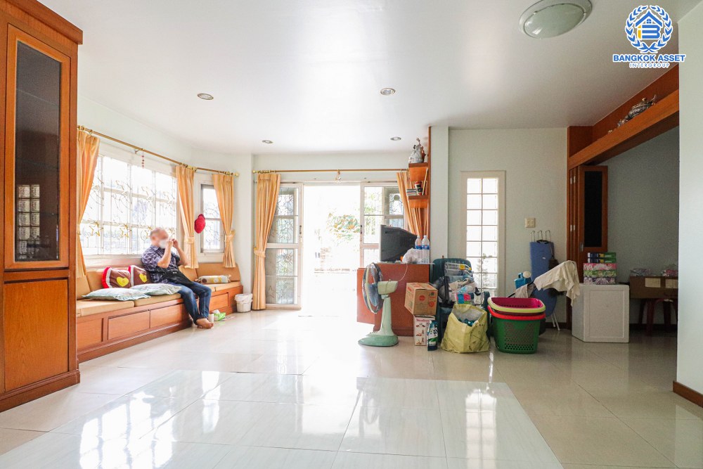 บ้านเดี่ยวมือสอง โครงการ ณัฐชากรีนวิลล์ บางใหญ่-กาญจนาภิเษก (ซ.กันตนา) หลังใหญ่ เนื้อที่ 59.50 ตร.ว. ฟังก์ชัน 3 ห้องนอน 3 ห้องน้ำ 2 ที่จอดรถ บ้านสภาพดีมาก ต่อเติมพร้อมเข้าอยู่ บนทำเลศักยภาพ เชื่อมต่อถนนกันตนา ใกล้เซ็นทรัลเวสต์เกต และทางด่วน "ศรีรัช"