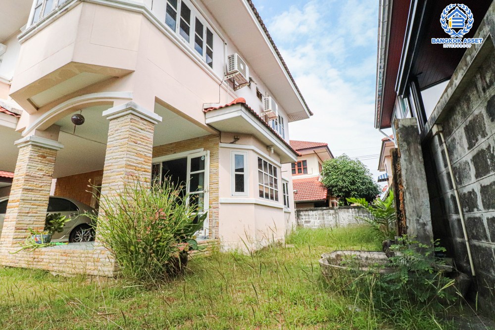 บ้านเดี่ยวมือสอง โครงการ ณัฐชากรีนวิลล์ บางใหญ่-กาญจนาภิเษก (ซ.กันตนา) หลังใหญ่ เนื้อที่ 59.50 ตร.ว. ฟังก์ชัน 3 ห้องนอน 3 ห้องน้ำ 2 ที่จอดรถ บ้านสภาพดีมาก ต่อเติมพร้อมเข้าอยู่ บนทำเลศักยภาพ เชื่อมต่อถนนกันตนา ใกล้เซ็นทรัลเวสต์เกต และทางด่วน "ศรีรัช"