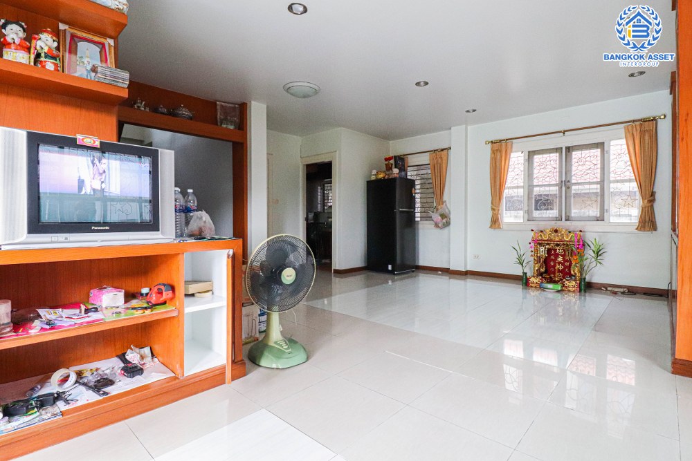 บ้านเดี่ยวมือสอง โครงการ ณัฐชากรีนวิลล์ บางใหญ่-กาญจนาภิเษก (ซ.กันตนา) หลังใหญ่ เนื้อที่ 59.50 ตร.ว. ฟังก์ชัน 3 ห้องนอน 3 ห้องน้ำ 2 ที่จอดรถ บ้านสภาพดีมาก ต่อเติมพร้อมเข้าอยู่ บนทำเลศักยภาพ เชื่อมต่อถนนกันตนา ใกล้เซ็นทรัลเวสต์เกต และทางด่วน "ศรีรัช"