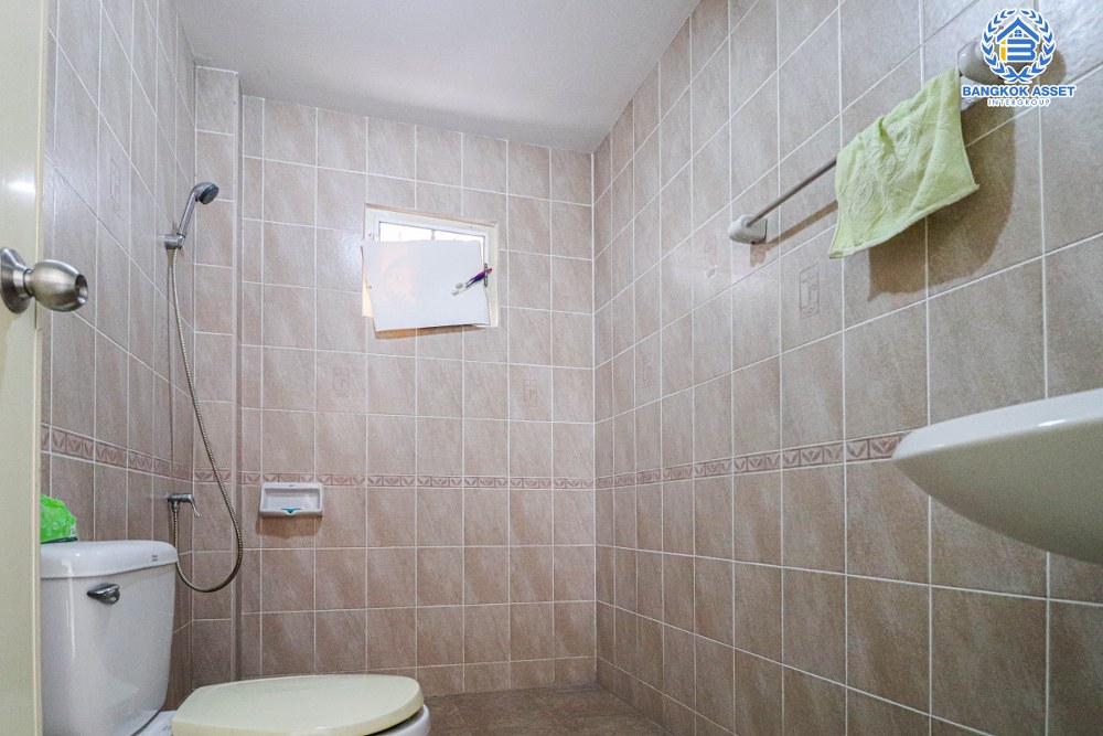 บ้านเดี่ยวมือสอง โครงการ ณัฐชากรีนวิลล์ บางใหญ่-กาญจนาภิเษก (ซ.กันตนา) หลังใหญ่ เนื้อที่ 59.50 ตร.ว. ฟังก์ชัน 3 ห้องนอน 3 ห้องน้ำ 2 ที่จอดรถ บ้านสภาพดีมาก ต่อเติมพร้อมเข้าอยู่ บนทำเลศักยภาพ เชื่อมต่อถนนกันตนา ใกล้เซ็นทรัลเวสต์เกต และทางด่วน "ศรีรัช"