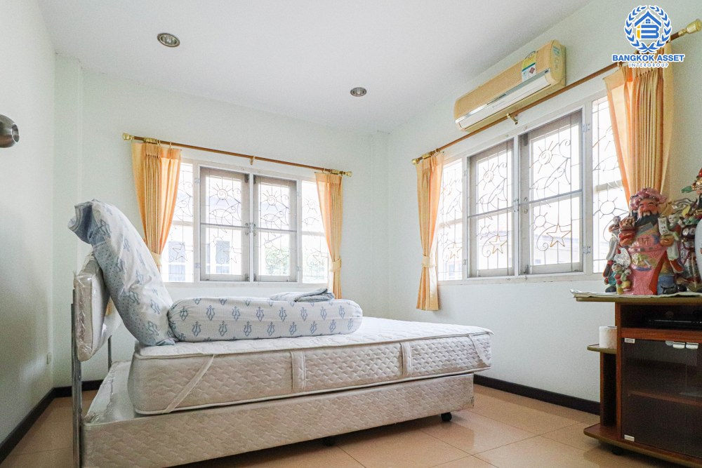 บ้านเดี่ยวมือสอง โครงการ ณัฐชากรีนวิลล์ บางใหญ่-กาญจนาภิเษก (ซ.กันตนา) หลังใหญ่ เนื้อที่ 59.50 ตร.ว. ฟังก์ชัน 3 ห้องนอน 3 ห้องน้ำ 2 ที่จอดรถ บ้านสภาพดีมาก ต่อเติมพร้อมเข้าอยู่ บนทำเลศักยภาพ เชื่อมต่อถนนกันตนา ใกล้เซ็นทรัลเวสต์เกต และทางด่วน "ศรีรัช"