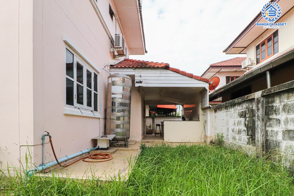 บ้านเดี่ยวมือสอง โครงการ ณัฐชากรีนวิลล์ บางใหญ่-กาญจนาภิเษก (ซ.กันตนา) หลังใหญ่ เนื้อที่ 59.50 ตร.ว. ฟังก์ชัน 3 ห้องนอน 3 ห้องน้ำ 2 ที่จอดรถ บ้านสภาพดีมาก ต่อเติมพร้อมเข้าอยู่ บนทำเลศักยภาพ เชื่อมต่อถนนกันตนา ใกล้เซ็นทรัลเวสต์เกต และทางด่วน "ศรีรัช"