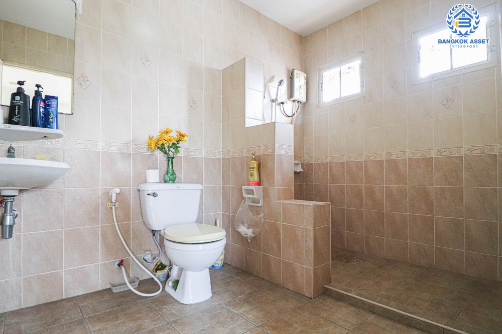 บ้านเดี่ยวมือสอง โครงการ ณัฐชากรีนวิลล์ บางใหญ่-กาญจนาภิเษก (ซ.กันตนา) หลังใหญ่ เนื้อที่ 59.50 ตร.ว. ฟังก์ชัน 3 ห้องนอน 3 ห้องน้ำ 2 ที่จอดรถ บ้านสภาพดีมาก ต่อเติมพร้อมเข้าอยู่ บนทำเลศักยภาพ เชื่อมต่อถนนกันตนา ใกล้เซ็นทรัลเวสต์เกต และทางด่วน "ศรีรัช"