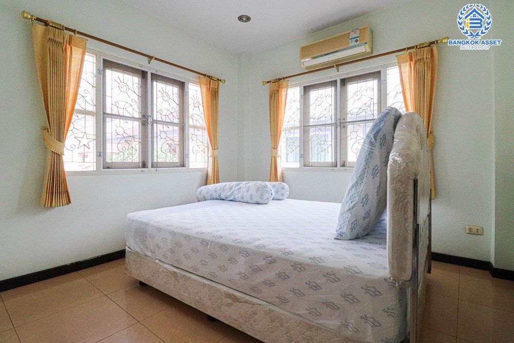 บ้านเดี่ยวมือสอง โครงการ ณัฐชากรีนวิลล์ บางใหญ่-กาญจนาภิเษก (ซ.กันตนา) หลังใหญ่ เนื้อที่ 59.50 ตร.ว. ฟังก์ชัน 3 ห้องนอน 3 ห้องน้ำ 2 ที่จอดรถ บ้านสภาพดีมาก ต่อเติมพร้อมเข้าอยู่ บนทำเลศักยภาพ เชื่อมต่อถนนกันตนา ใกล้เซ็นทรัลเวสต์เกต และทางด่วน "ศรีรัช"