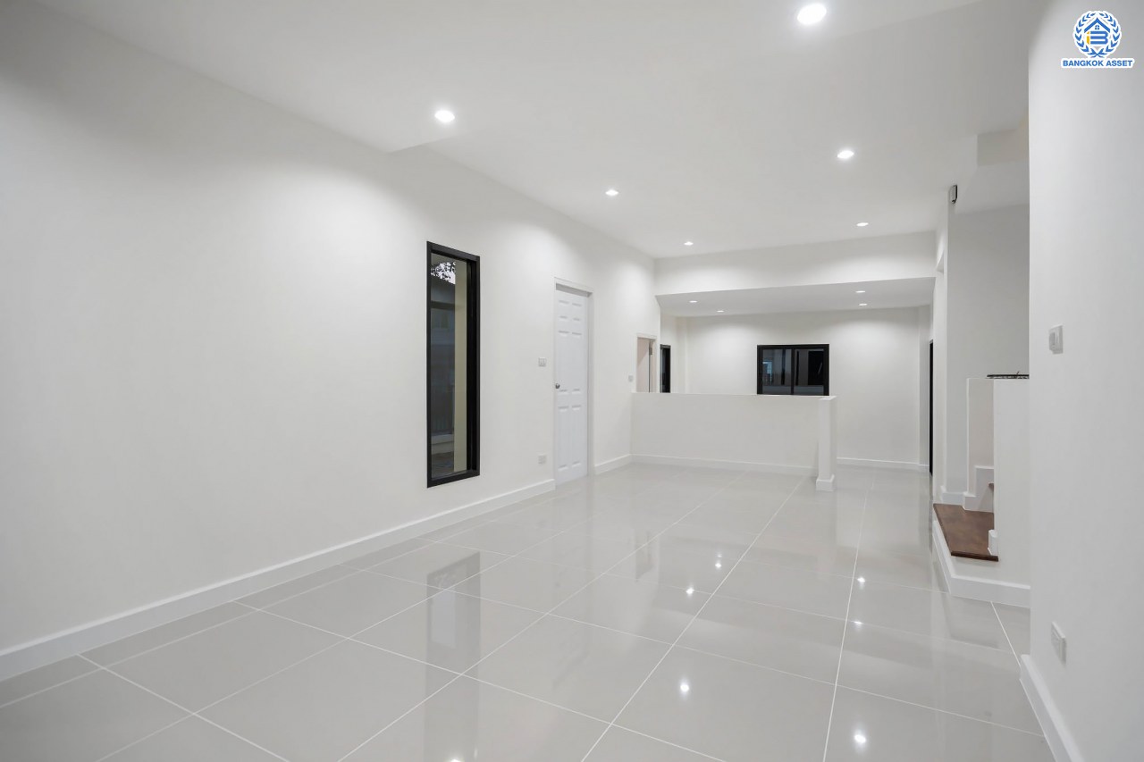 บ้านมือสองตกแต่งใหม่ โครงการ บ้านสินบดี บางบัวทอง ดีไซน์ทันสมัย เนื้อที่ 67 ตร.ว. พร้อมฟังก์ชัน 5 ห้องนอน 3  ห้องน้ำ จอดรถได้ 2 คัน บนสุดยอดทำเล! สะดวกทุกการเดินทางเข้า-ออกได้หลายเส้นทาง เชื่อมต่อทั้งรัตนาธิเบศร์, ราชพฤกษ์ และชัยพฤกษ์ ใกล้โรงเรียนเด่นหล้า รถไฟฟ้าสถานี "บางพลู" และโรบินสัน ราชพฤกษ์