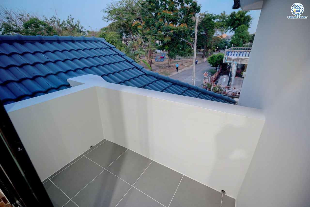 บ้านมือสองตกแต่งใหม่ โครงการ บ้านสินบดี บางบัวทอง ดีไซน์ทันสมัย เนื้อที่ 67 ตร.ว. พร้อมฟังก์ชัน 5 ห้องนอน 3  ห้องน้ำ จอดรถได้ 2 คัน บนสุดยอดทำเล! สะดวกทุกการเดินทางเข้า-ออกได้หลายเส้นทาง เชื่อมต่อทั้งรัตนาธิเบศร์, ราชพฤกษ์ และชัยพฤกษ์ ใกล้โรงเรียนเด่นหล้า รถไฟฟ้าสถานี "บางพลู" และโรบินสัน ราชพฤกษ์