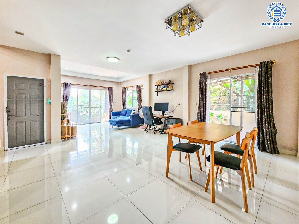 บ้านเดี่ยวมือสอง โครงการ นิชชารมณ์ ราชพฤกษ์ เนื้อที่ 50.6 ตร.ว. ฟังก์ชัน 3 ห้องนอน 3 ห้องน้ำ จอดรถได้ 2 คัน บ้านหลังใหญ่ สภาพใหม่มาก บนทำเลดีเดินทางเข้าเมืองสะดวก ใกล้รถไฟฟ้าสายสีม่วง "สถานีบางรักน้อยท่าอิฐ" จองเลย!...