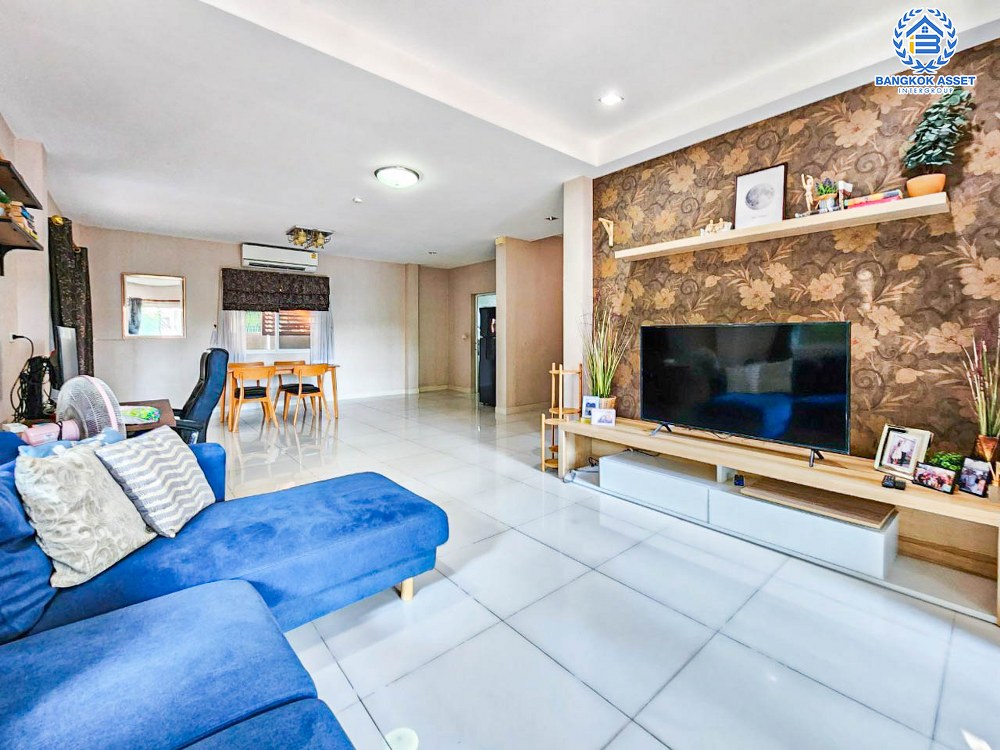 บ้านเดี่ยวมือสอง โครงการ นิชชารมณ์ ราชพฤกษ์ เนื้อที่ 50.6 ตร.ว. ฟังก์ชัน 3 ห้องนอน 3 ห้องน้ำ จอดรถได้ 2 คัน บ้านหลังใหญ่ สภาพใหม่มาก บนทำเลดีเดินทางเข้าเมืองสะดวก ใกล้รถไฟฟ้าสายสีม่วง "สถานีบางรักน้อยท่าอิฐ" จองเลย!...