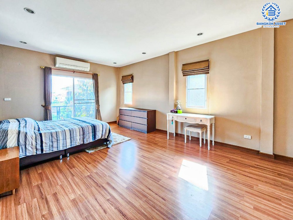 บ้านเดี่ยวมือสอง โครงการ นิชชารมณ์ ราชพฤกษ์ เนื้อที่ 50.6 ตร.ว. ฟังก์ชัน 3 ห้องนอน 3 ห้องน้ำ จอดรถได้ 2 คัน บ้านหลังใหญ่ สภาพใหม่มาก บนทำเลดีเดินทางเข้าเมืองสะดวก ใกล้รถไฟฟ้าสายสีม่วง "สถานีบางรักน้อยท่าอิฐ" จองเลย!...