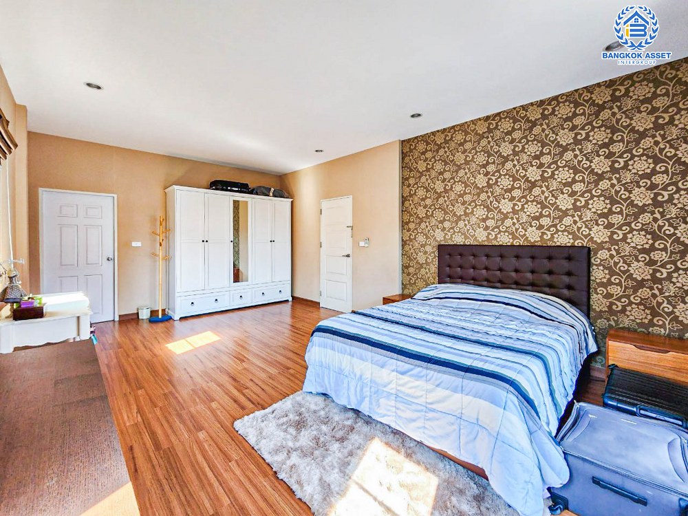 บ้านเดี่ยวมือสอง โครงการ นิชชารมณ์ ราชพฤกษ์ เนื้อที่ 50.6 ตร.ว. ฟังก์ชัน 3 ห้องนอน 3 ห้องน้ำ จอดรถได้ 2 คัน บ้านหลังใหญ่ สภาพใหม่มาก บนทำเลดีเดินทางเข้าเมืองสะดวก ใกล้รถไฟฟ้าสายสีม่วง "สถานีบางรักน้อยท่าอิฐ" จองเลย!...