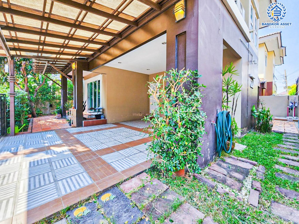 บ้านเดี่ยวมือสอง โครงการ นิชชารมณ์ ราชพฤกษ์ เนื้อที่ 50.6 ตร.ว. ฟังก์ชัน 3 ห้องนอน 3 ห้องน้ำ จอดรถได้ 2 คัน บ้านหลังใหญ่ สภาพใหม่มาก บนทำเลดีเดินทางเข้าเมืองสะดวก ใกล้รถไฟฟ้าสายสีม่วง "สถานีบางรักน้อยท่าอิฐ" จองเลย!...