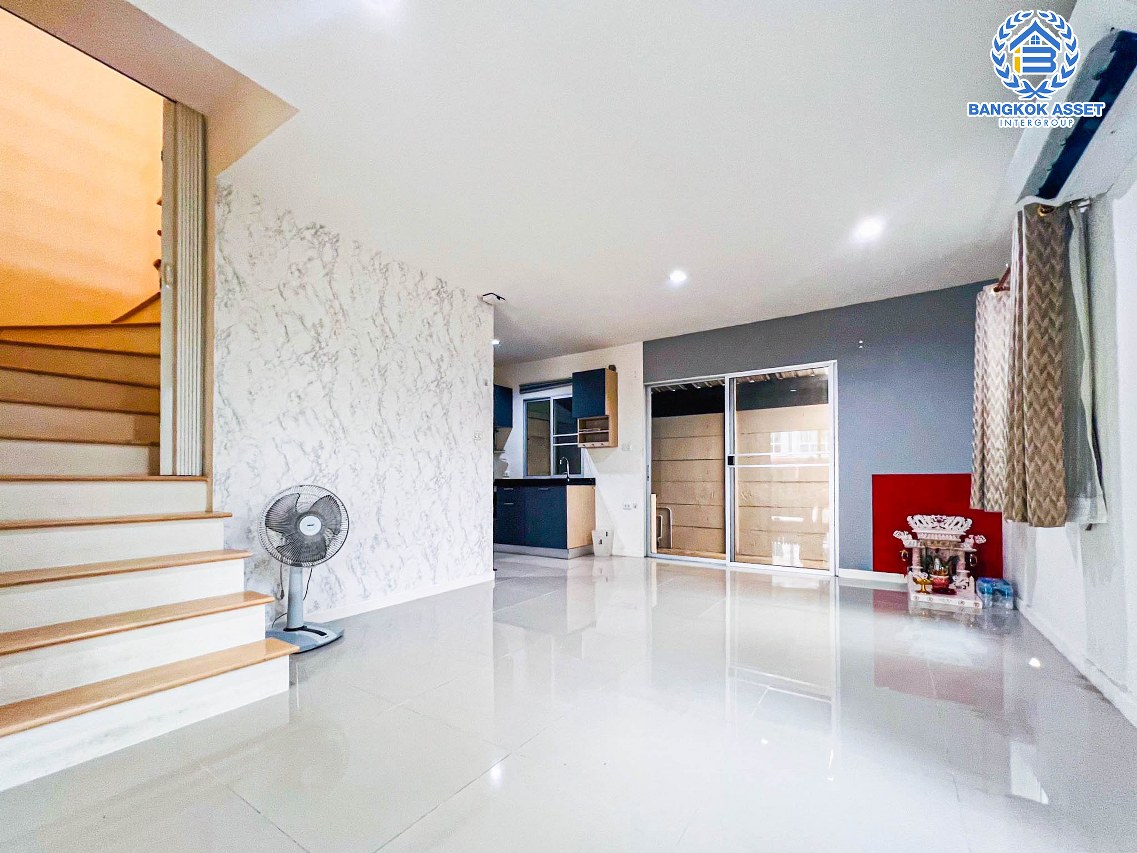 *****ทาวน์เฮ้าส์มือสองนนทบุรี โครงการ ลุมพินี ทาวน์วิลล์ ราชพฤกษ์-ปิ่นเกล้า หลังมุม! เนื้อที่กว้างถึง 23 ตร.ว. ฟังก์ชัน 3 ห้องนอน 2 ห้องน้ำ 2 ที่จอดรถ บ้านเนื้อที่เยอะ สภาพสวยมาก บนทำเลศักยภาพ ใกล้รถไฟฟ้าสายสีแดง "สถานีบางบำหรุ" และทางด่วน "ศรีรัช-วงแหวนรอบนอก" ห้ามพลาด!