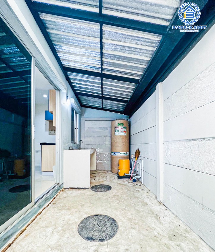 *****ทาวน์เฮ้าส์มือสองนนทบุรี โครงการ ลุมพินี ทาวน์วิลล์ ราชพฤกษ์-ปิ่นเกล้า หลังมุม! เนื้อที่กว้างถึง 23 ตร.ว. ฟังก์ชัน 3 ห้องนอน 2 ห้องน้ำ 2 ที่จอดรถ บ้านเนื้อที่เยอะ สภาพสวยมาก บนทำเลศักยภาพ ใกล้รถไฟฟ้าสายสีแดง "สถานีบางบำหรุ" และทางด่วน "ศรีรัช-วงแหวนรอบนอก" ห้ามพลาด!