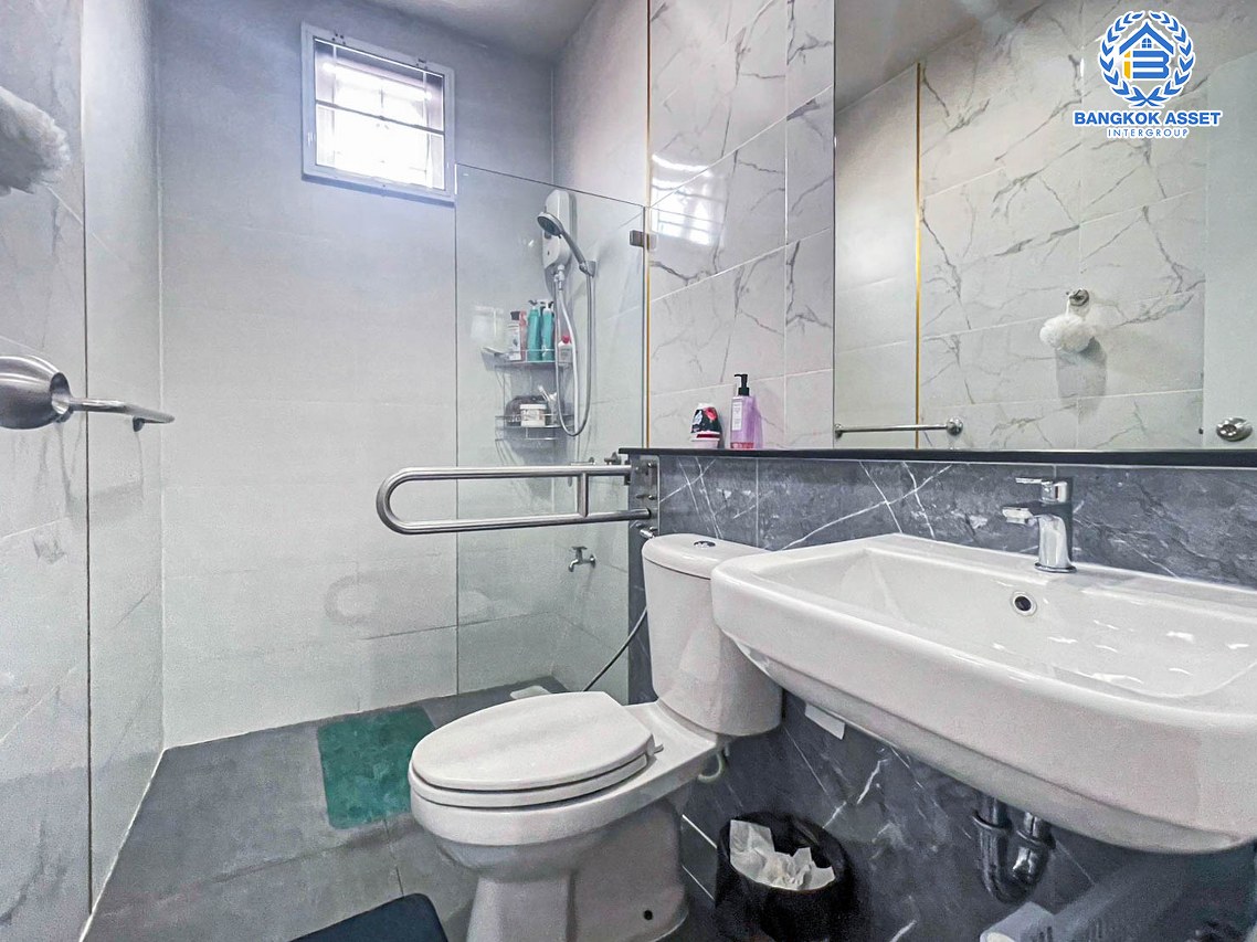 *****ทาวน์เฮ้าส์มือสองกรุงเทพมหานคร โครงการ เอสเกตทาวน์ เพชรเกษม69 หลังมุม เนื้อที่กว้าง 21 ตร.ว. ฟังก์ชัน 3 ห้องนอน 2 ห้องน้ำ 1 ที่จอดรถ บ้านสภาพใหม่ เหมือนมือหนึ่ง บิวท์อินพร้อม ใกล้หน้าโครงการ บนทำเลติดถนนเลียบคลองภาษีเจริญฝั่งเหนือ ใกล้รถไฟฟ้าสายสีน้ำเงิน "สถานีหลักสอง"