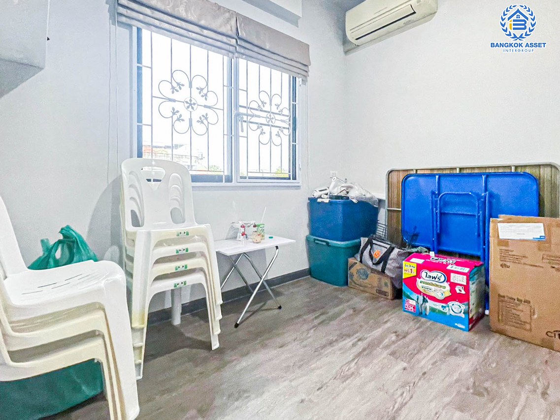 *****ทาวน์เฮ้าส์มือสองกรุงเทพมหานคร โครงการ เอสเกตทาวน์ เพชรเกษม69 หลังมุม เนื้อที่กว้าง 21 ตร.ว. ฟังก์ชัน 3 ห้องนอน 2 ห้องน้ำ 1 ที่จอดรถ บ้านสภาพใหม่ เหมือนมือหนึ่ง บิวท์อินพร้อม ใกล้หน้าโครงการ บนทำเลติดถนนเลียบคลองภาษีเจริญฝั่งเหนือ ใกล้รถไฟฟ้าสายสีน้ำเงิน "สถานีหลักสอง"