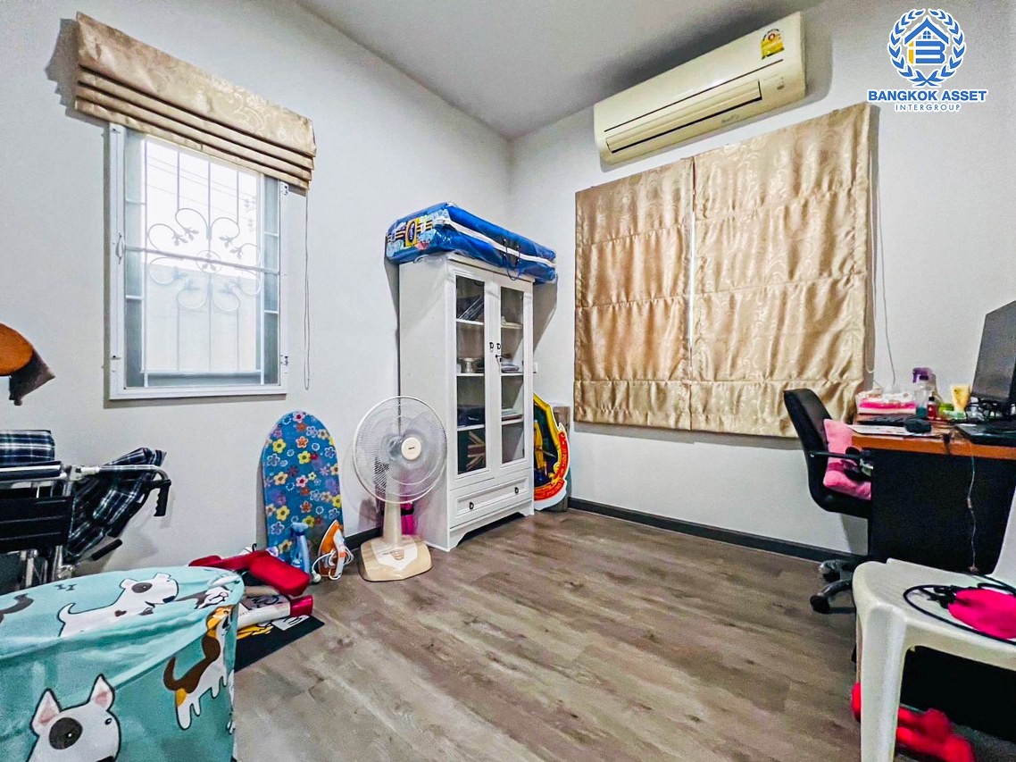 *****ทาวน์เฮ้าส์มือสองกรุงเทพมหานคร โครงการ เอสเกตทาวน์ เพชรเกษม69 หลังมุม เนื้อที่กว้าง 21 ตร.ว. ฟังก์ชัน 3 ห้องนอน 2 ห้องน้ำ 1 ที่จอดรถ บ้านสภาพใหม่ เหมือนมือหนึ่ง บิวท์อินพร้อม ใกล้หน้าโครงการ บนทำเลติดถนนเลียบคลองภาษีเจริญฝั่งเหนือ ใกล้รถไฟฟ้าสายสีน้ำเงิน "สถานีหลักสอง"