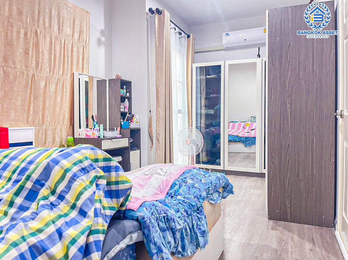 *****ทาวน์เฮ้าส์มือสองกรุงเทพมหานคร โครงการ เอสเกตทาวน์ เพชรเกษม69 หลังมุม เนื้อที่กว้าง 21 ตร.ว. ฟังก์ชัน 3 ห้องนอน 2 ห้องน้ำ 1 ที่จอดรถ บ้านสภาพใหม่ เหมือนมือหนึ่ง บิวท์อินพร้อม ใกล้หน้าโครงการ บนทำเลติดถนนเลียบคลองภาษีเจริญฝั่งเหนือ ใกล้รถไฟฟ้าสายสีน้ำเงิน "สถานีหลักสอง"