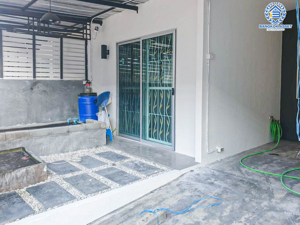 *****ทาวน์เฮ้าส์มือสอง โครงการ พฤกษา95/2 ซอยกันตนา เนื้อที่ 17.40 ตร.ว. ฟังก์ชัน 3 ห้องนอน 2 ห้องน้ำ 1 ที่จอดรถ บ้านสภาพเหมือนใหม่ พร้อมเข้าอยู่ บนทำเลเดินทางสะดวก เชื่อมต่อถนนบางใหญ่-บางคูลัด ถนนกาญจนาภิเษก ถนนนครอินทร์ ใกล้เซ็นทรัลเวสต์เกต และจุดขึ้นทางด่วน "ศรีรัช"