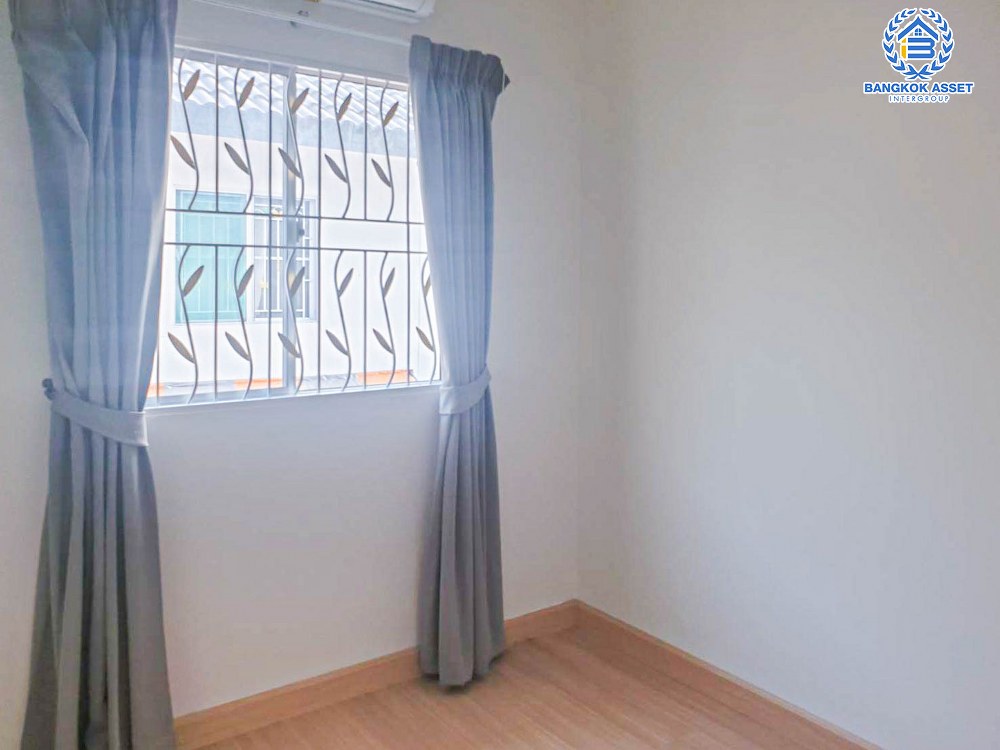 *****ทาวน์เฮ้าส์มือสอง โครงการ พฤกษา95/2 ซอยกันตนา เนื้อที่ 17.40 ตร.ว. ฟังก์ชัน 3 ห้องนอน 2 ห้องน้ำ 1 ที่จอดรถ บ้านสภาพเหมือนใหม่ พร้อมเข้าอยู่ บนทำเลเดินทางสะดวก เชื่อมต่อถนนบางใหญ่-บางคูลัด ถนนกาญจนาภิเษก ถนนนครอินทร์ ใกล้เซ็นทรัลเวสต์เกต และจุดขึ้นทางด่วน "ศรีรัช"