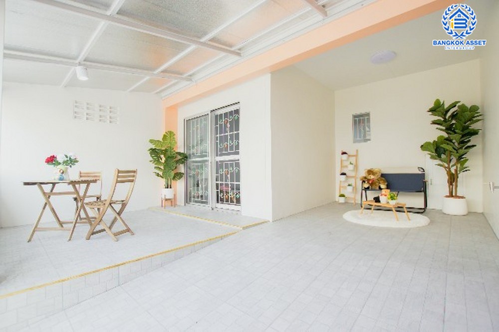 *****ทาวน์เฮ้ามือสอง โครงการ พฤกษา71 กรุงเทพฯ-ปทุมธานี เนื้อที่ 17.70 ตร.ว. ฟังก์ชัน 3 ห้องนอน 2 ห้องน้ำ 1 ที่จอดรถ หน้าบ้านกว้าง ให้ความรู้สึกเสมือนทาวน์เฮาส์ขนาดใหญ่ การเดินทางสะดวกสบาย เชื่อมต่อถนนราชพฤกษ์ ถนน345 และถนนรังสิต-ปทุมธานี จองเลย!