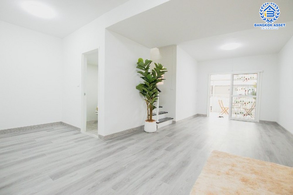 *****ทาวน์เฮ้ามือสอง โครงการ พฤกษา71 กรุงเทพฯ-ปทุมธานี เนื้อที่ 17.70 ตร.ว. ฟังก์ชัน 3 ห้องนอน 2 ห้องน้ำ 1 ที่จอดรถ หน้าบ้านกว้าง ให้ความรู้สึกเสมือนทาวน์เฮาส์ขนาดใหญ่ การเดินทางสะดวกสบาย เชื่อมต่อถนนราชพฤกษ์ ถนน345 และถนนรังสิต-ปทุมธานี จองเลย!