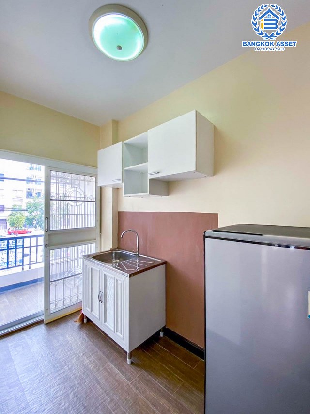 *****คอนโดมิเนียมมือสองปทุมธานี โครงการ เดอะคิทท์ คลองหลวง ห้องมุม เนื้อที่เกือบ 29 ตร.ม. ฟังก์ชัน 1 ห้องนอน 1 ห้องน้ำ 1 ที่จอดรถ แถมฟรี! 1 เครื่องปรับอากาศ และ 1 เครื่องทำน้ำอุ่น บนทำเลแห่งการเดินทาง เชื่อมต่อถนนคลองหลวง, ถนนพหลโยธิน ใกล้ฟิวเจอร์พาร์ค รังสิต