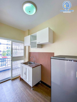 *****คอนโดมิเนียมมือสองปทุมธานี โครงการ เดอะคิทท์ คลองหลวง ห้องมุม เนื้อที่เกือบ 29 ตร.ม. ฟังก์ชัน 1 ห้องนอน 1 ห้องน้ำ 1 ที่จอดรถ แถมฟรี! 1 เครื่องปรับอากาศ และ 1 เครื่องทำน้ำอุ่น บนทำเลแห่งการเดินทาง เชื่อมต่อถนนคลองหลวง, ถนนพหลโยธิน ใกล้ฟิวเจอร์พาร์ค รังสิต