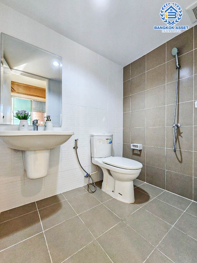 *****ทาวน์เฮ้าส์มือสองนนทบุรี โครงการ พฤกษา38 ชัยพฤกษ์-วงแหวนฯ หลังมุม เนื้อที่กว้างขวาง 25.5 ตร.ว. ฟังก์ชัน 3 ห้องนอน 2 ห้องน้ำ 1 ที่จอดรถ บ้านตัวอย่างในโครงการ พร้อมอยู่ เฟอร์นิเจอร์ครบ บนทำเลแห่งการเดินทาง ใกล้โรงพยาบาลไทรน้อย และทางด่วน "ศรีรัช" จองเลย!